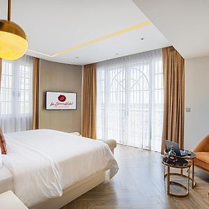 Deluxe River View Minibar Welcome glass of