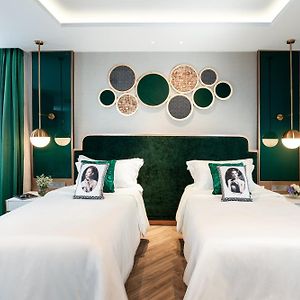Deluxe Twin Minibar Welcome glass of